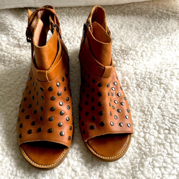 Nordstrom Leather Sandals - Picture 2 of 6